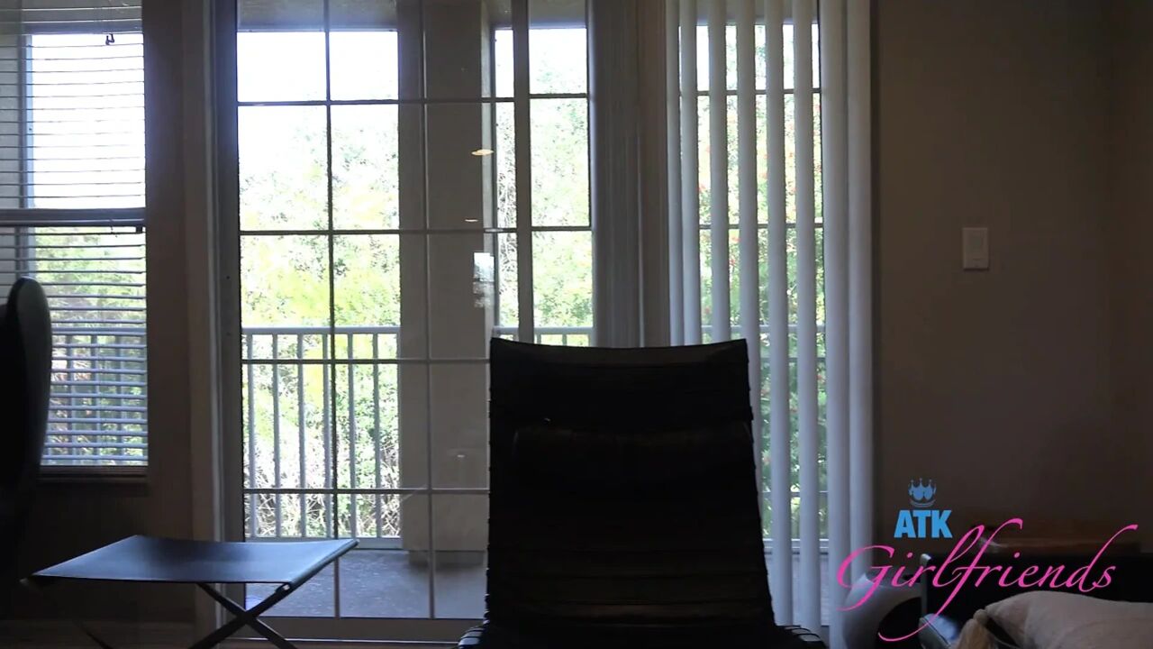 Dez wants you to creampie her wet horny pussy