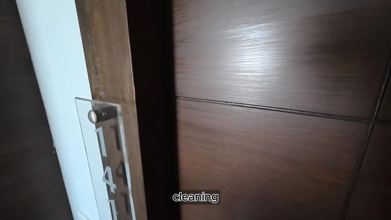Asian Tourist Seduced Hotel Employee and Asked to Use Her Ass