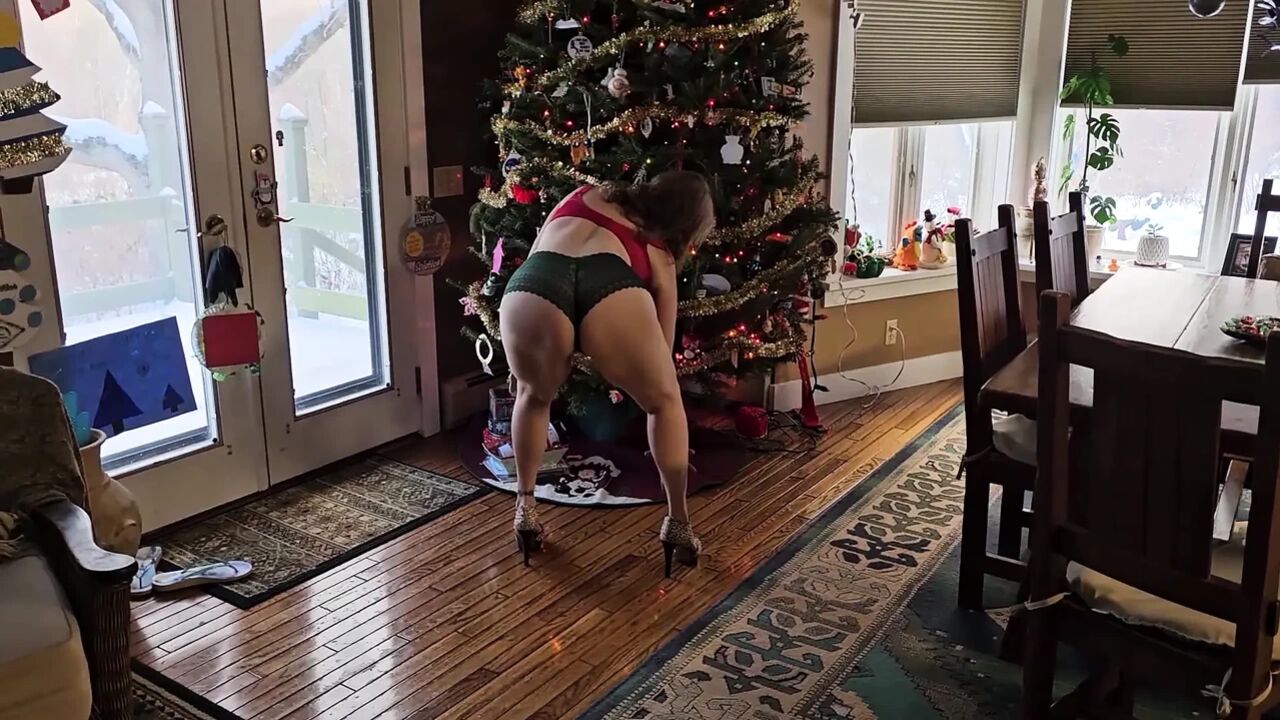 Watch REAL Mommy Spread her Juicy Tight Desi Latinia ASSHOLE