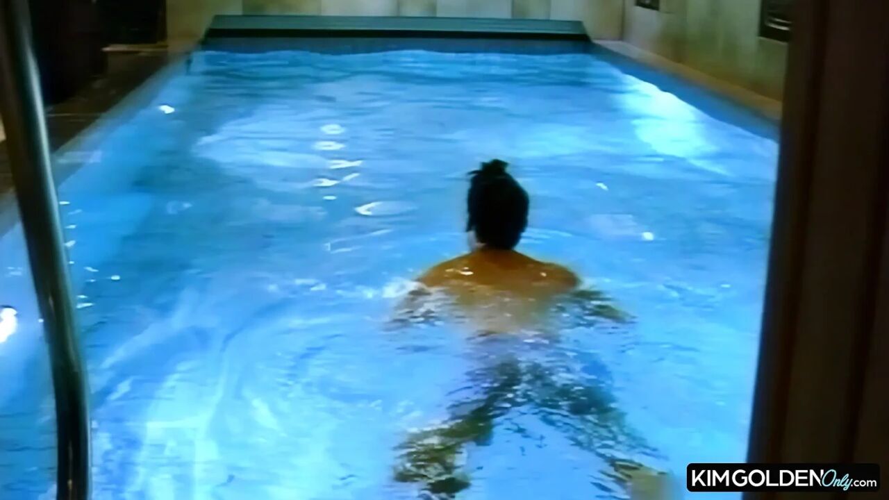 Heisse Pool-Orgie mit oralen Freuden