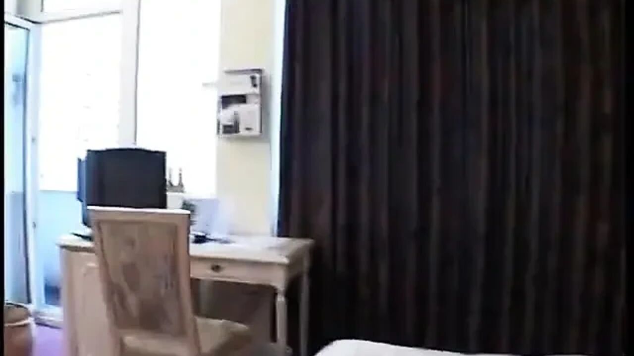 Spex brunette with round butt gets slammed in pov