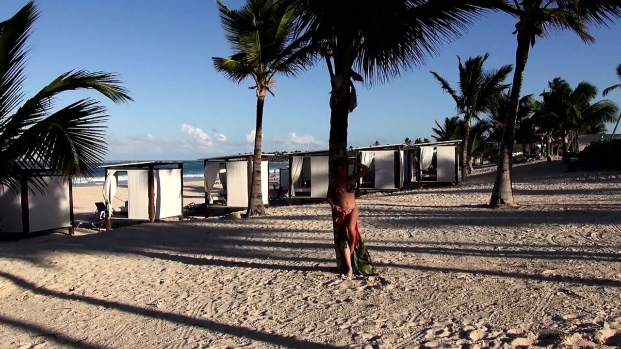 Hot Vacation Babes Wild Outdoor DP Fucking