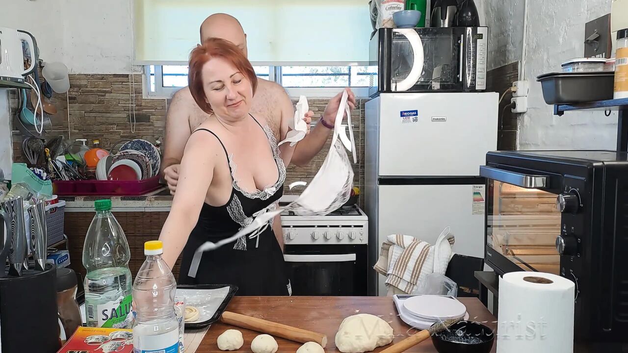 Seduced the maid and came on her face