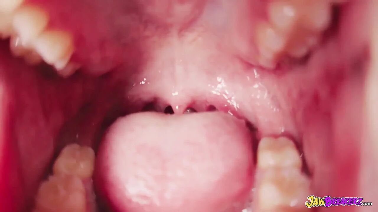 Julia James Hard Deepthroat