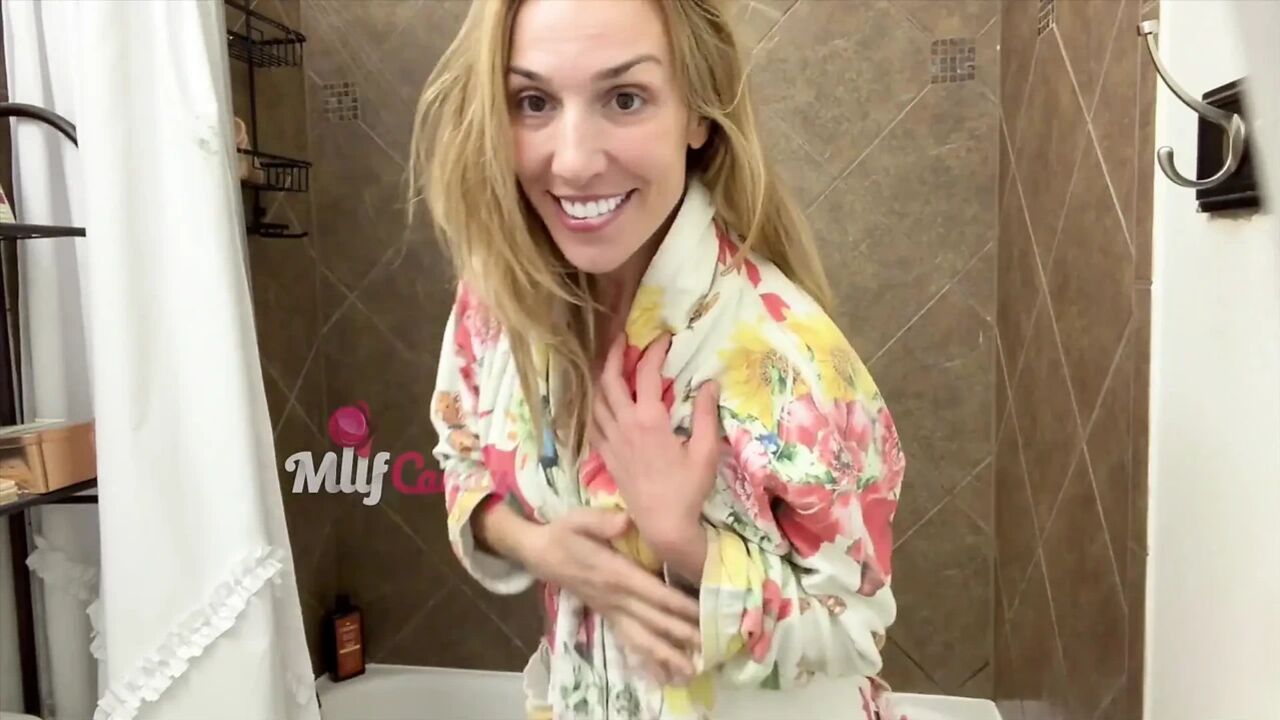 Alexia Holly Shower Cam