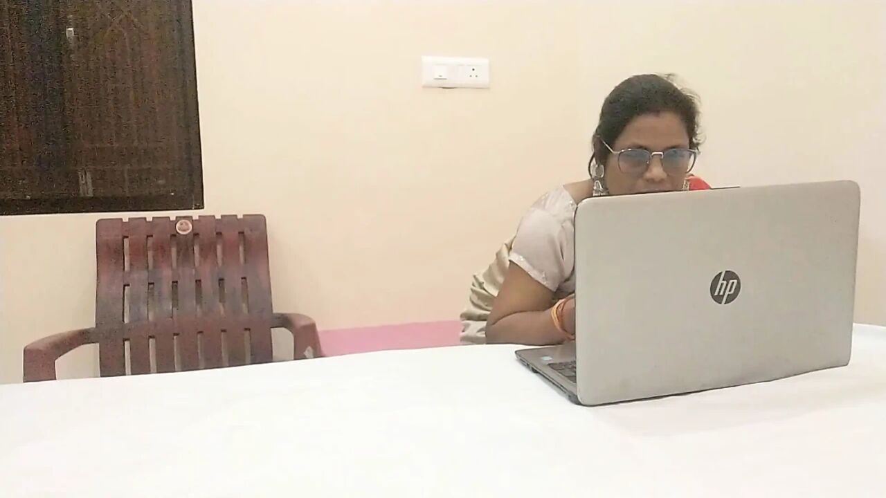 Cute Delhi IT Professor Hot Sex with Student at Home in Saree