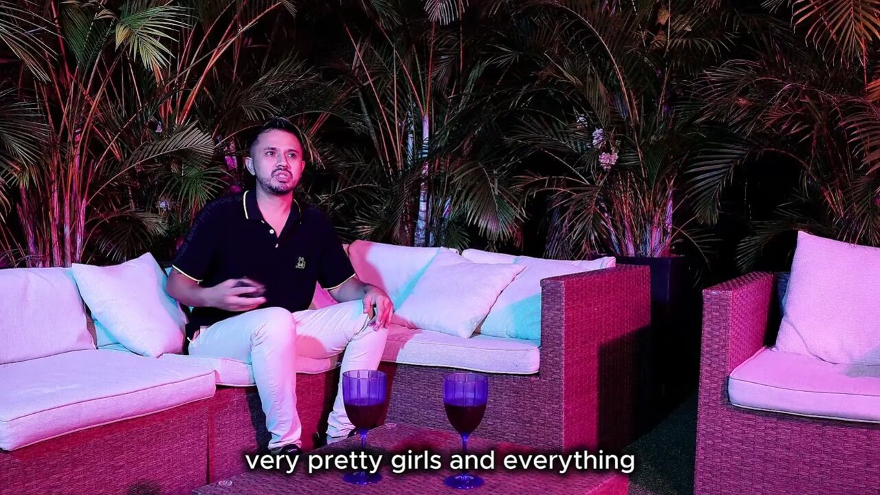 I Meet a Big Ass and Hot Pregnant Woman in a Bar and I Fuck Her Until I Cum in Her Pussy