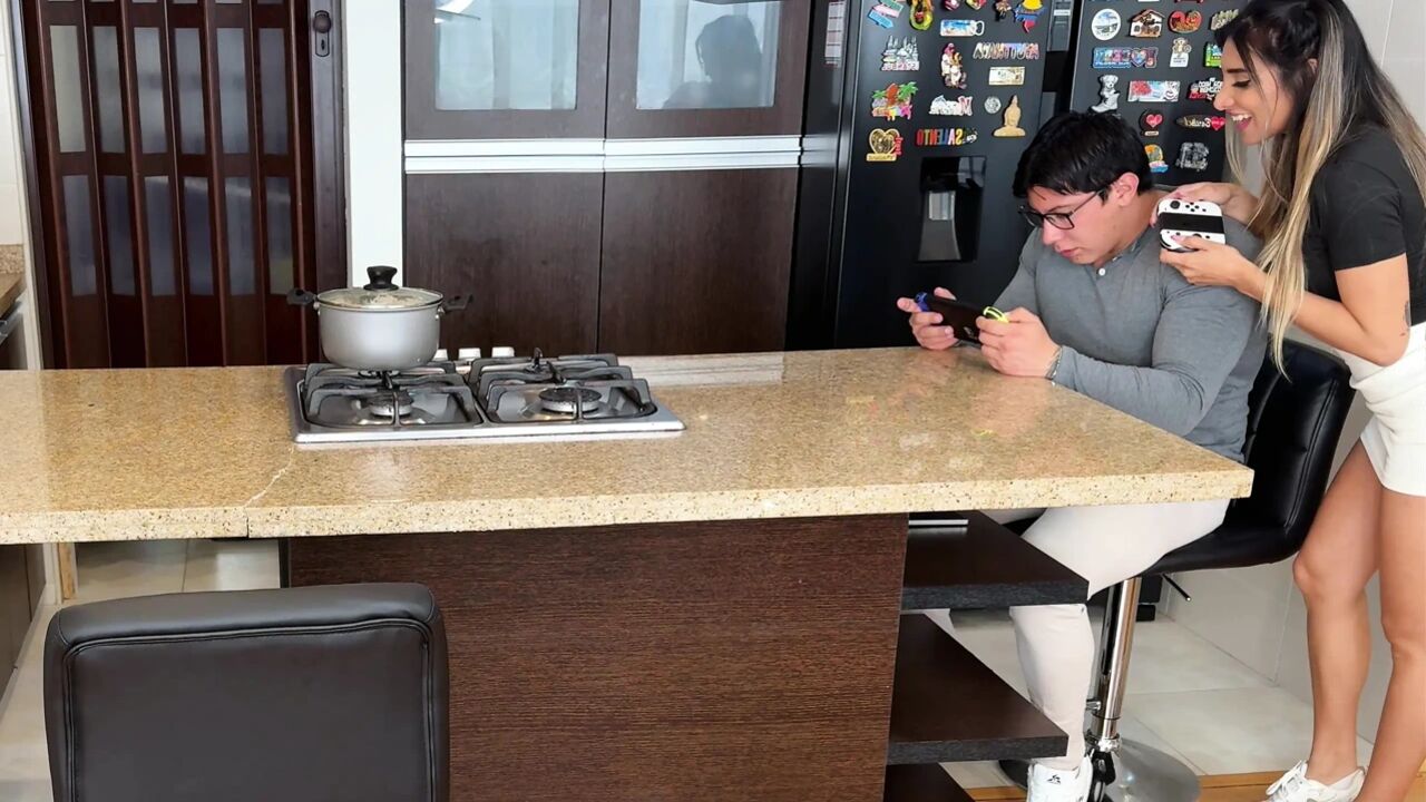 Fuck my wife! She'd rather give her brother-in-law a blowjob than play video games with her boyfriend!