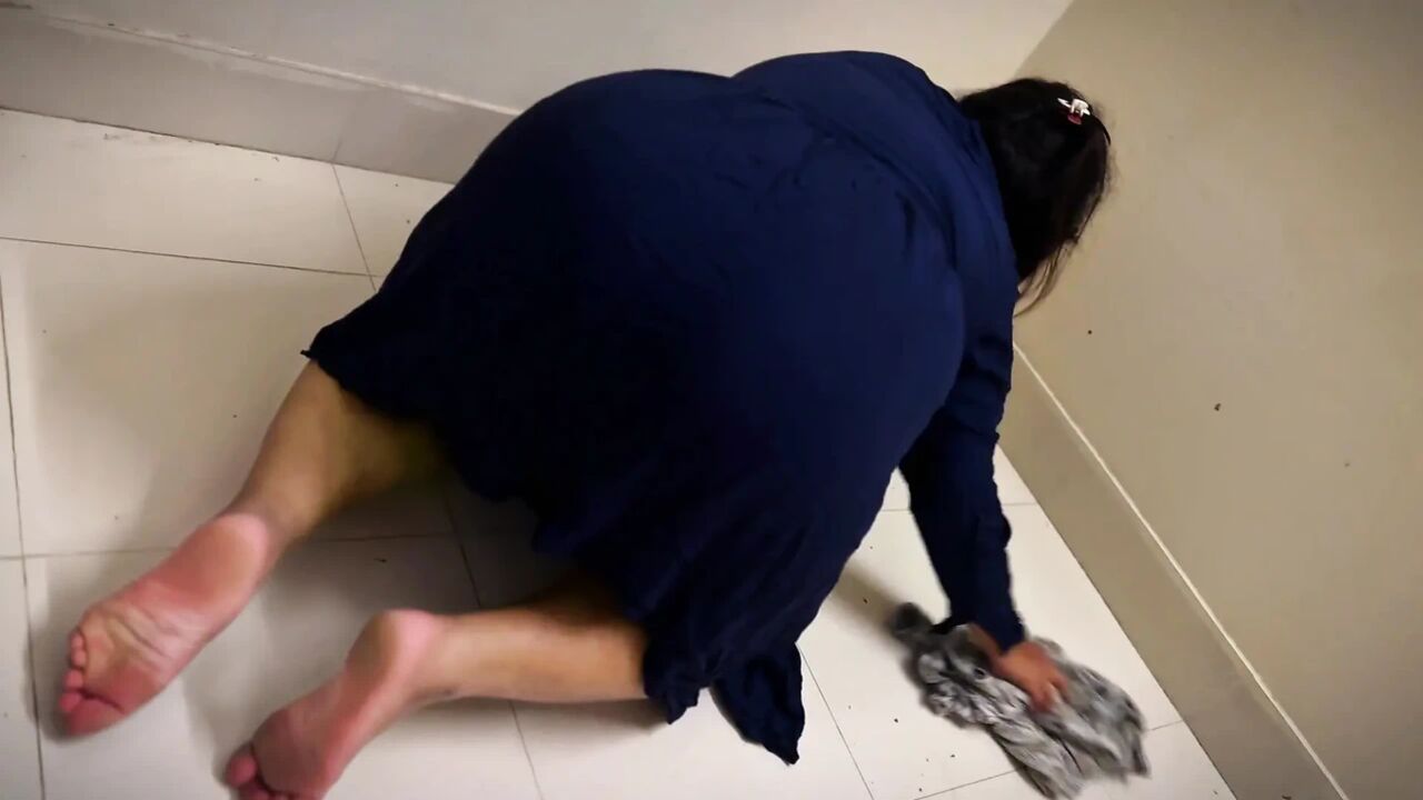 Big Ass Without Pant Hot Arab Stepmom Stuck Under Bed