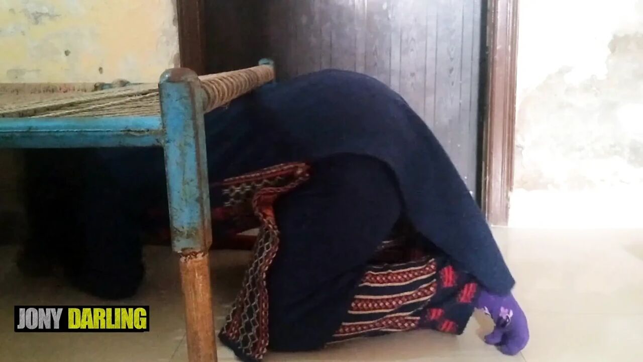 Stepmom Stuck Under The Charpayi Stepson Came And Fuck Her Hard