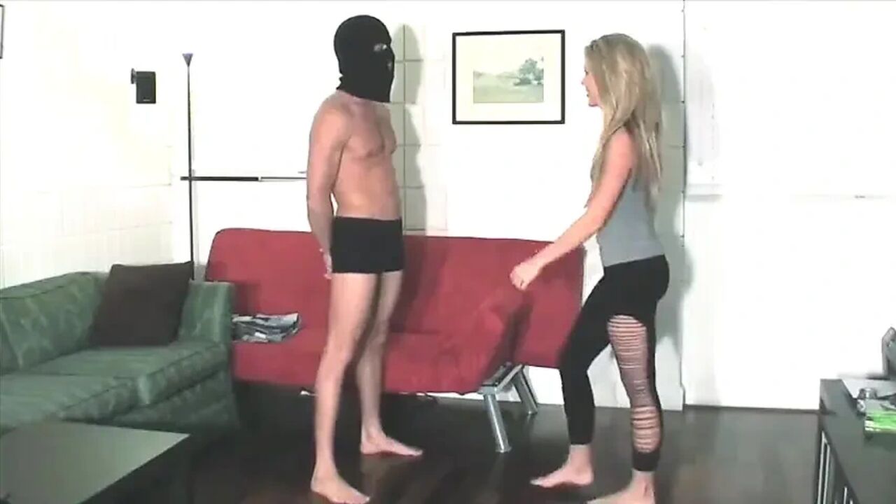 Kelly Flips a Coin for Kicks or Knees