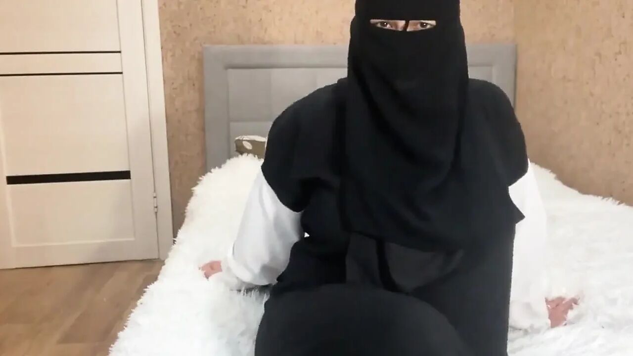 Syrian Stepmom Gives Jerk off Instructions to Her Stepson