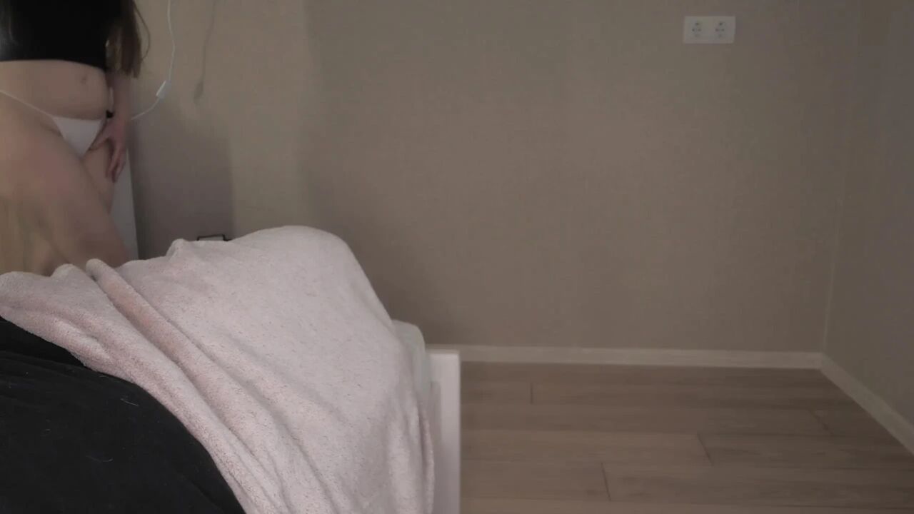 Step Daughter Secretly Sucked Her Step Daddy Cock While He Was Resting