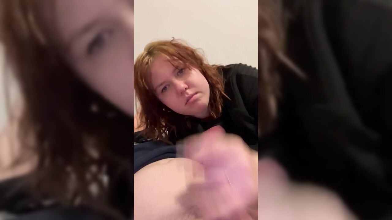 18-year-old Beauty Gives Head