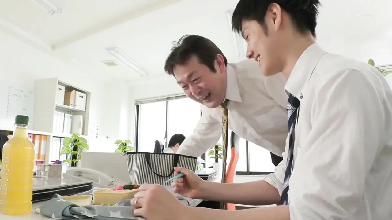 Have Sex with Cute Short Hair Female Colleague, Her Oral Sex Skills Is Really Good. Part.1
