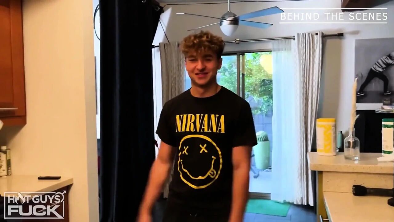 Tatted Baddie Fucks After Club