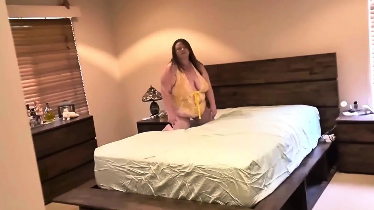 Big arse stepmom can't get enough cock