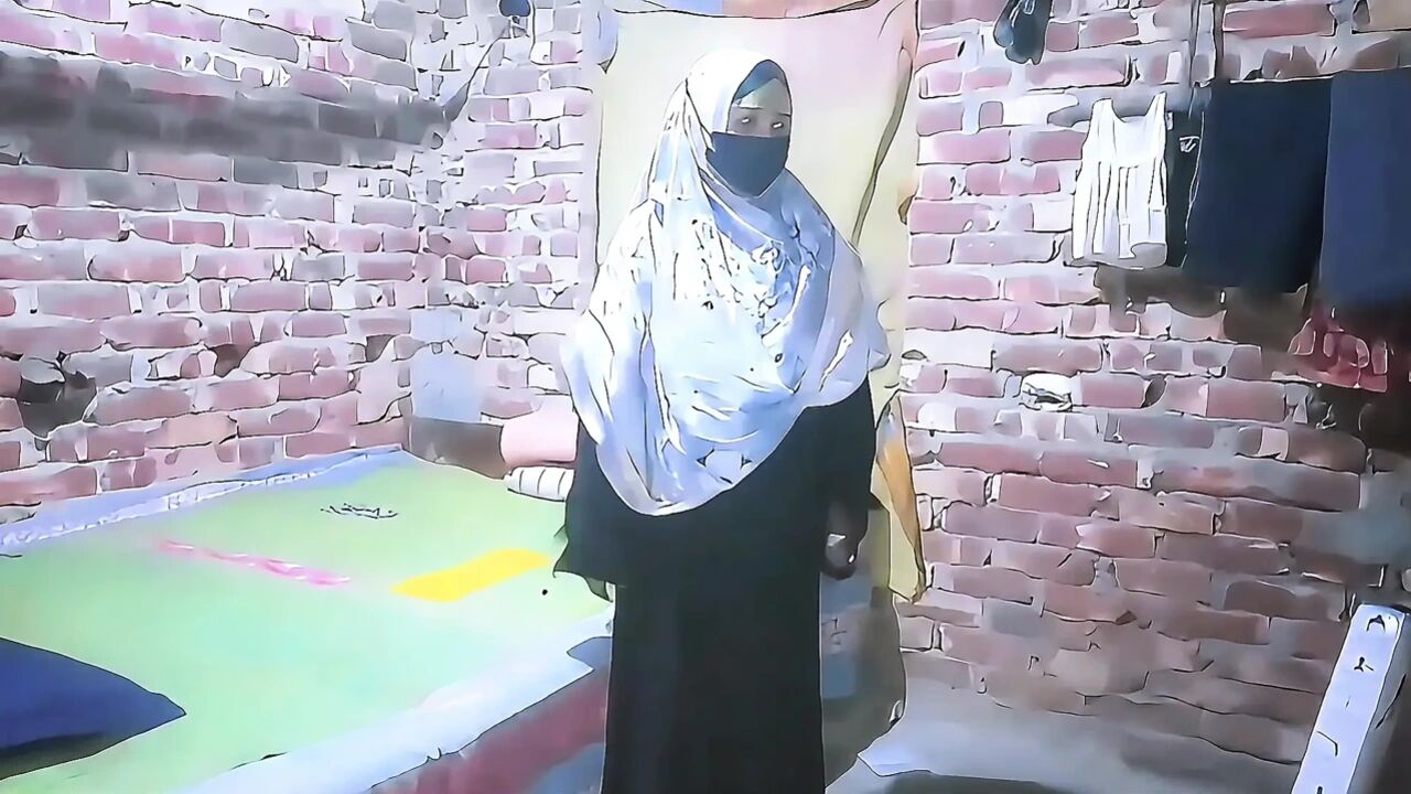 While visiting my sister-in-law's house, I saw my sister-in-law calling me for sex.