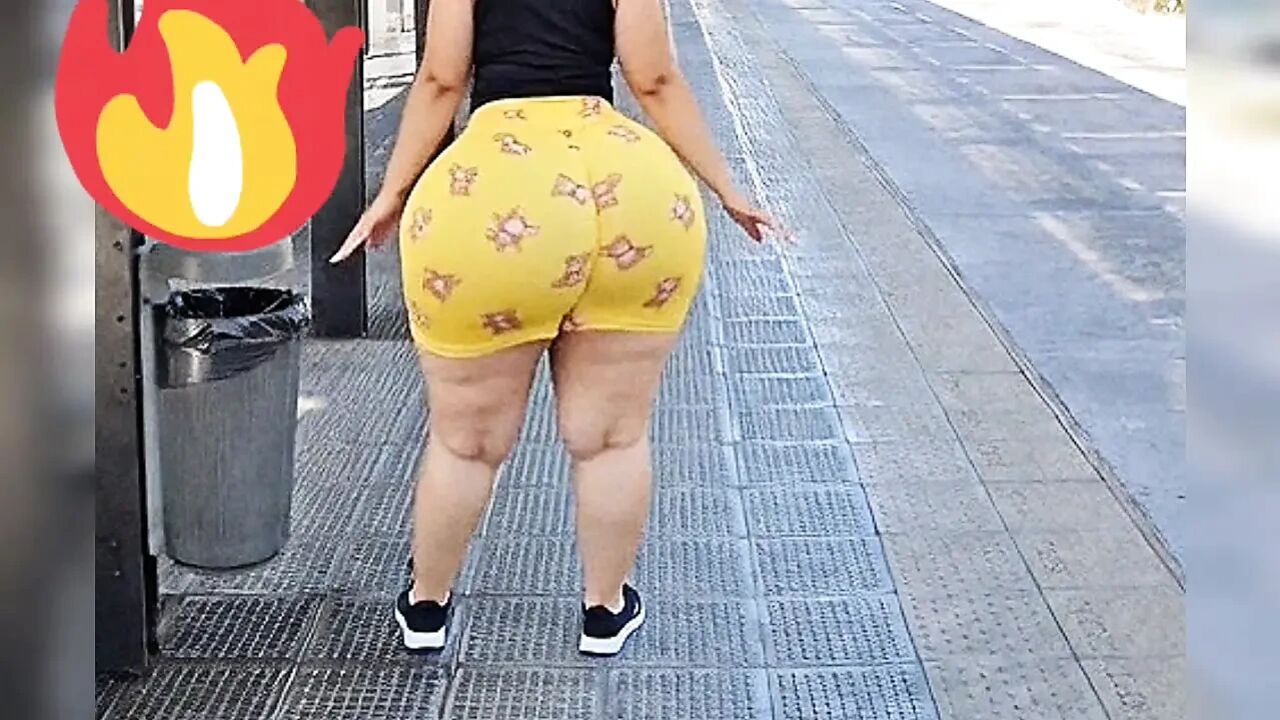 Big ass waiting for the bus in Argentina