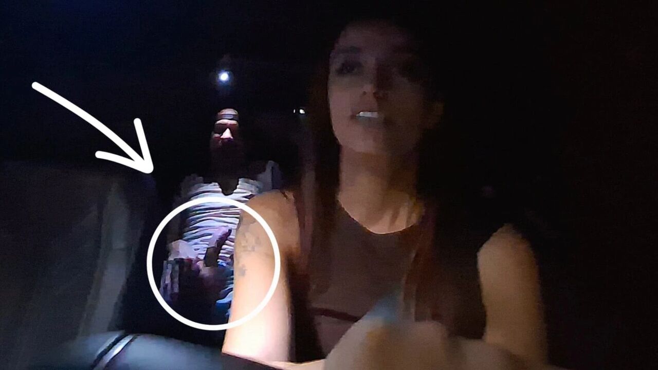 Married APP driver in her last run fucks with passenger.