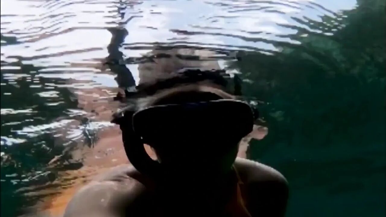 Snorkel Slut: Tight Bikini, Dive Mask & Underwater Fin Tease