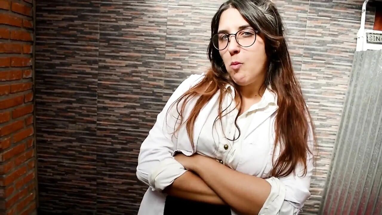 Science Girl Makes Big Bubblegum Bubbles and Squirts