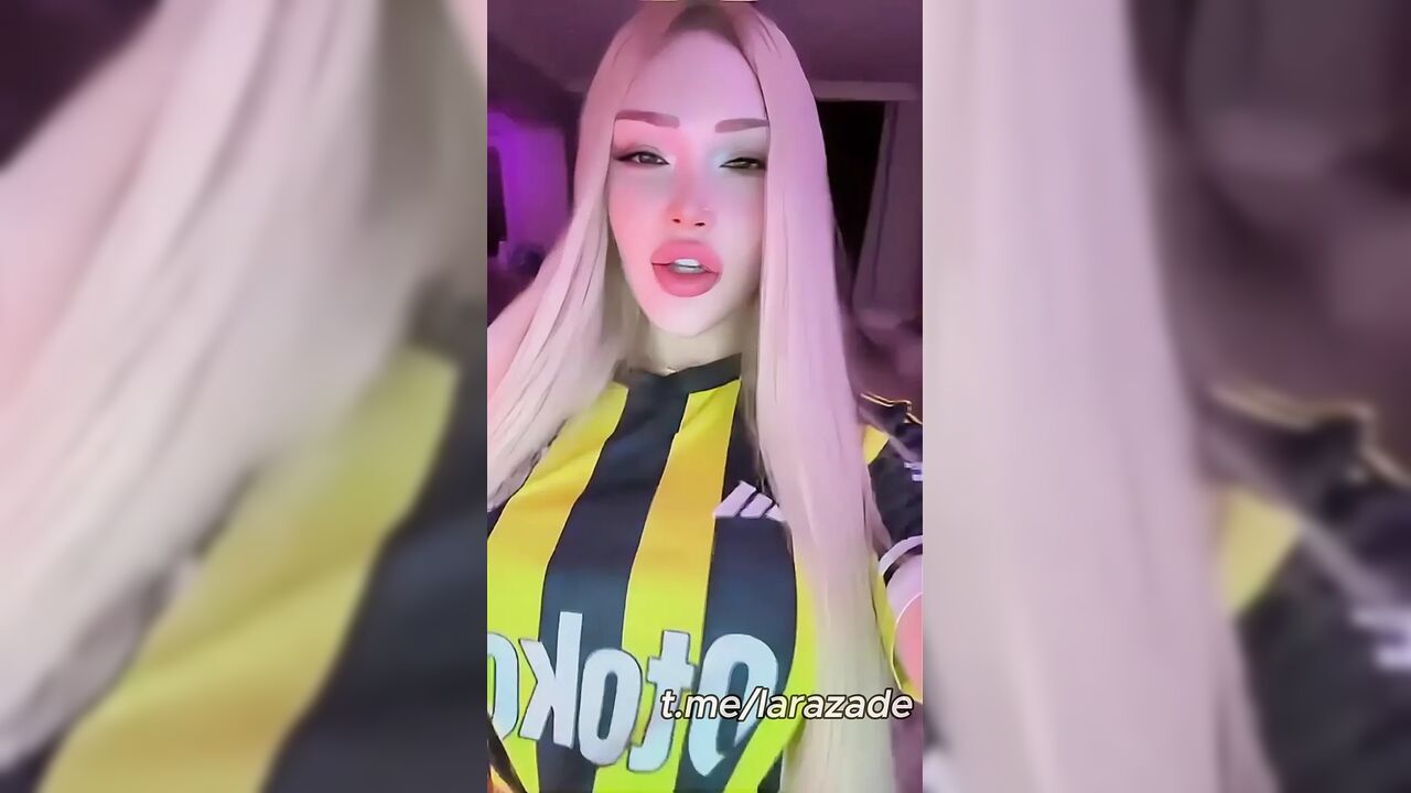 A blonde woman alone with a large penis - Turkish Porn Fenerbahce