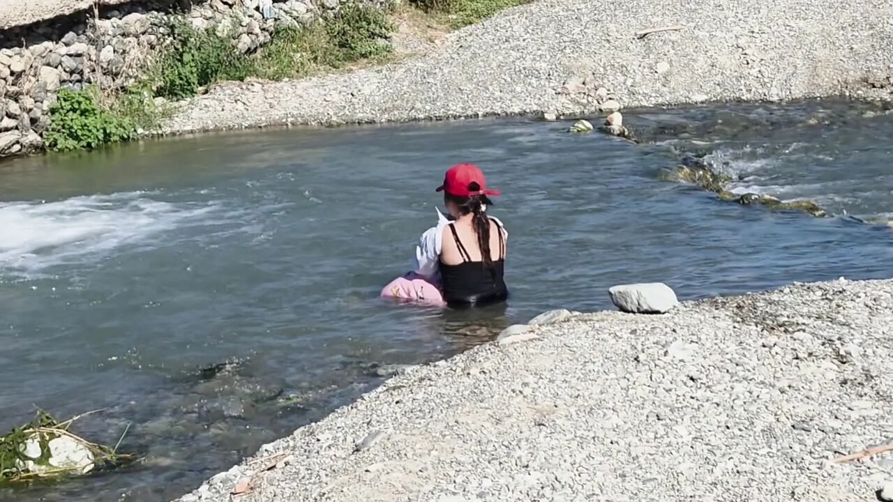 STRANGER TEEN MET ON RIVER DEVIRGINIZED HER PERFECT PINK PUSSY