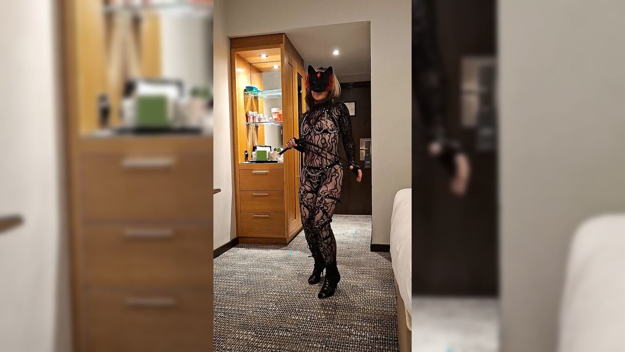 Hot milf enjoys her dildo