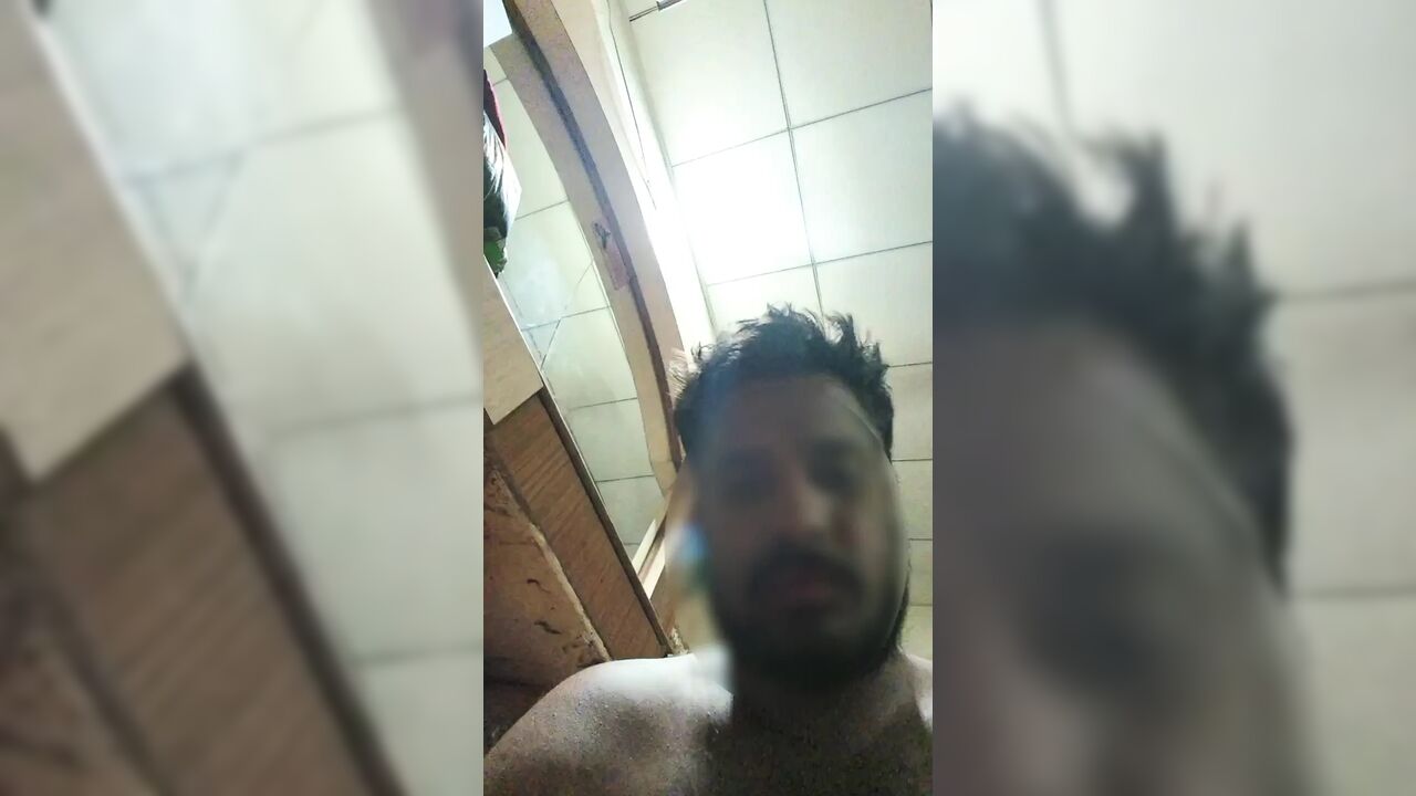 I called my desi girlfriend to my house and swollen her pussy.