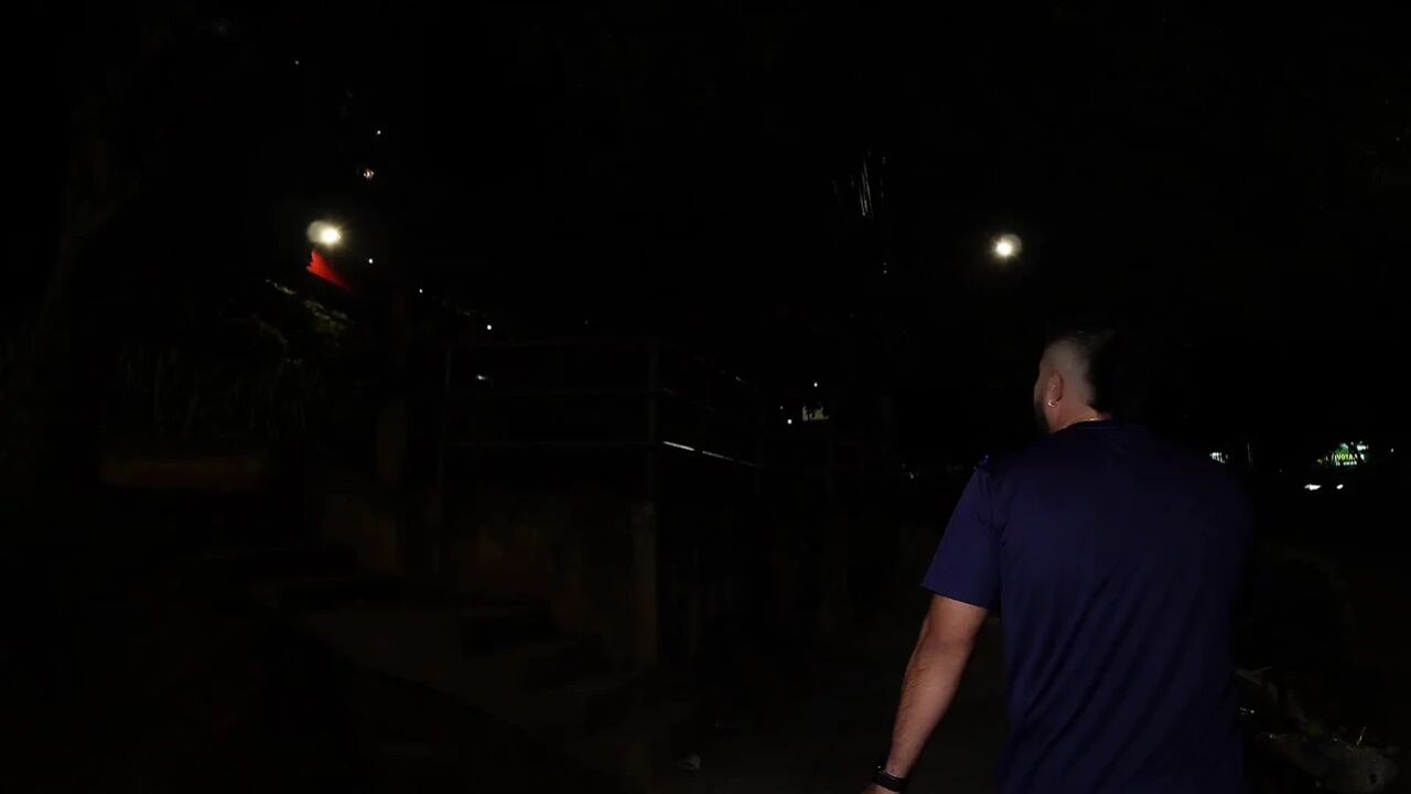 Influencer visits my house to do house tour and we end up fucking