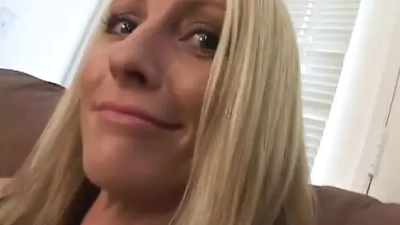 MILF Emma has a fantastic body and is eager to fuck