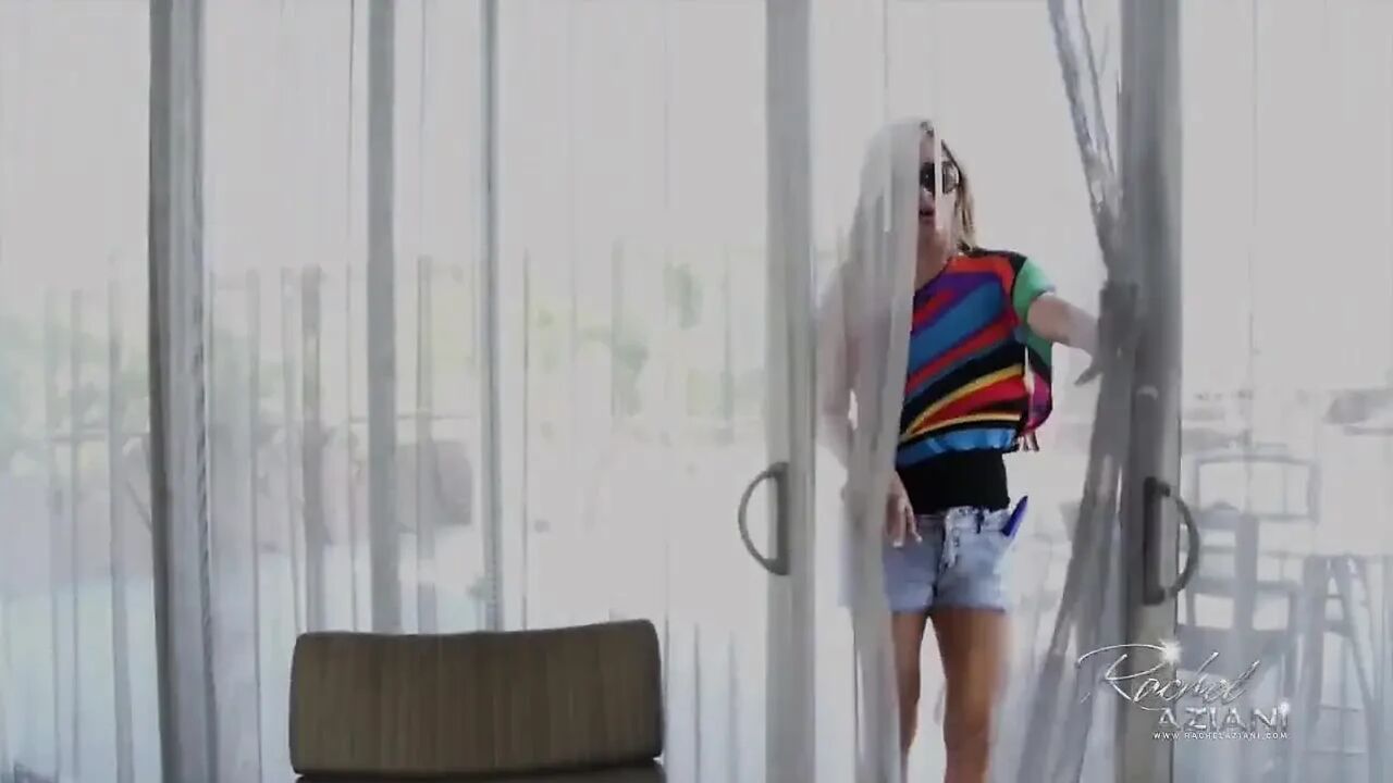 Big boobs cougar Rachel Aziani pleasures her pussy and cums for you