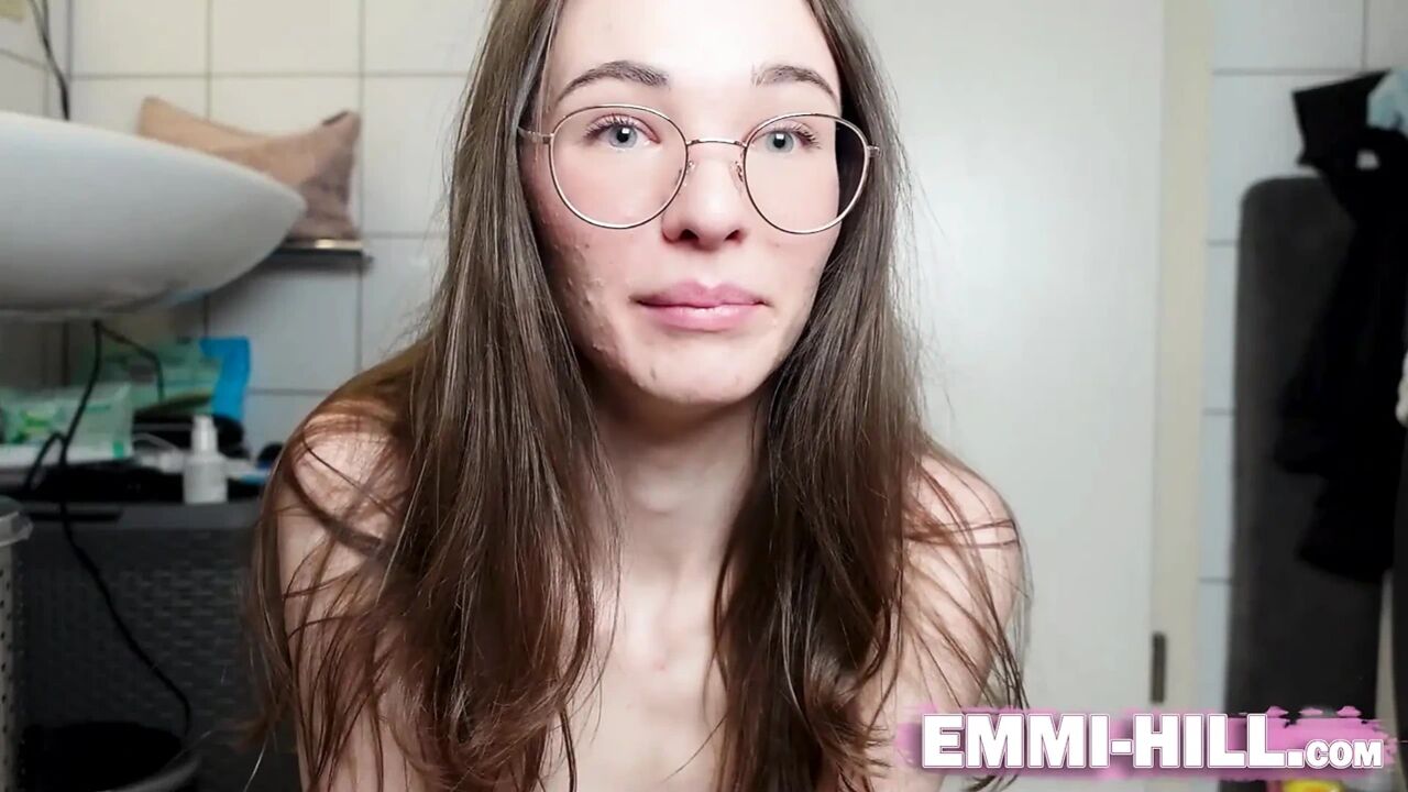 Dirty talk with a very Skinny girl who is fucking her big pussy