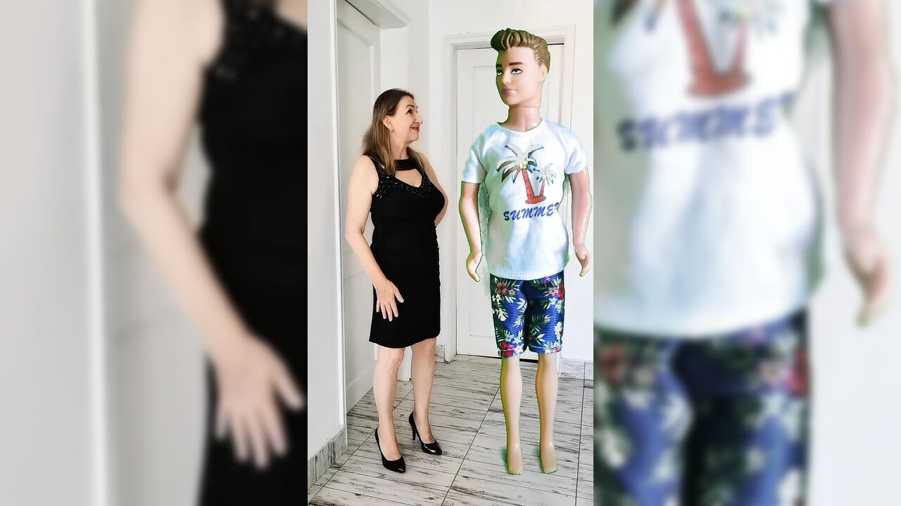 Giantess granny play with you