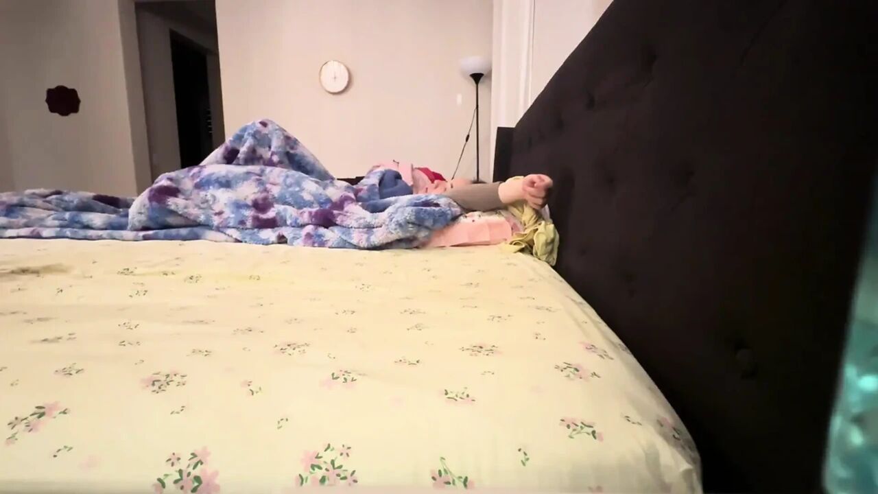 Yummy Jimmy wakes up Slutty Kitty to have a quickie