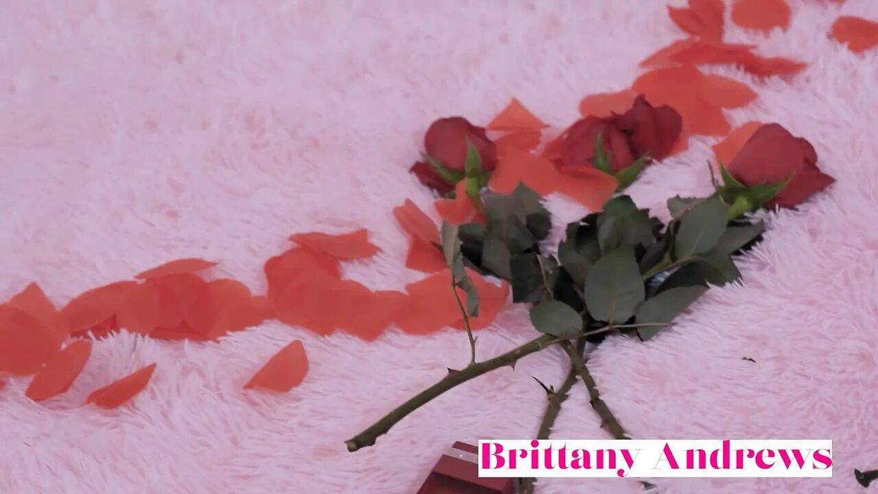 Brittany Teaches How To fuck Her Twat For Valentines Day