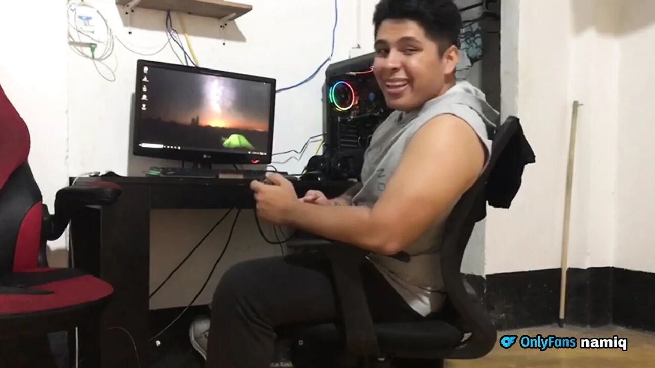 I Find a Cute Latina Exercising and I Invite Her to Fuck