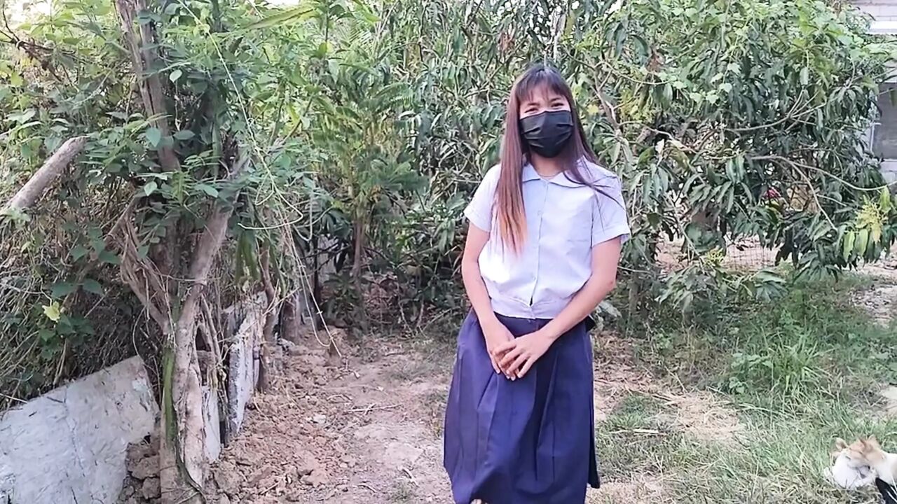 INNOCENT SCHOOLGIRL BEGGING HIS STEPDAD TO FILL HER FEELING HORNY