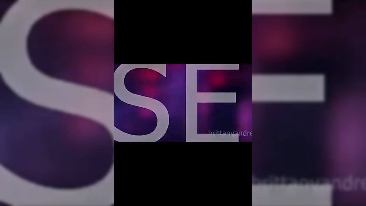 Luxurious Pussy in a Mercedes