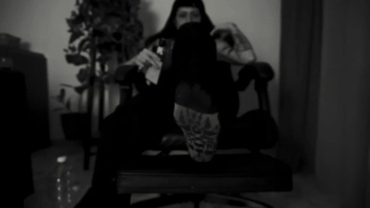 hey loser watch my dirty feet YOUR ITALIAN GODDESS