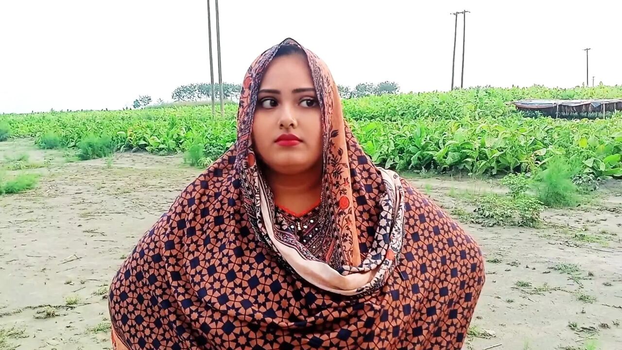 Hoktoml9_Bangladesi village sister-in-law brought me a bag and got on top of me and fucked me.