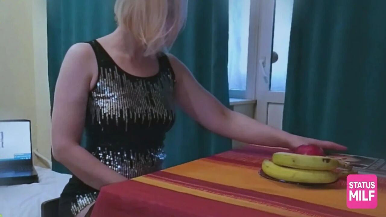 Grapes Covered in Cum for a Hungry Mature MILF