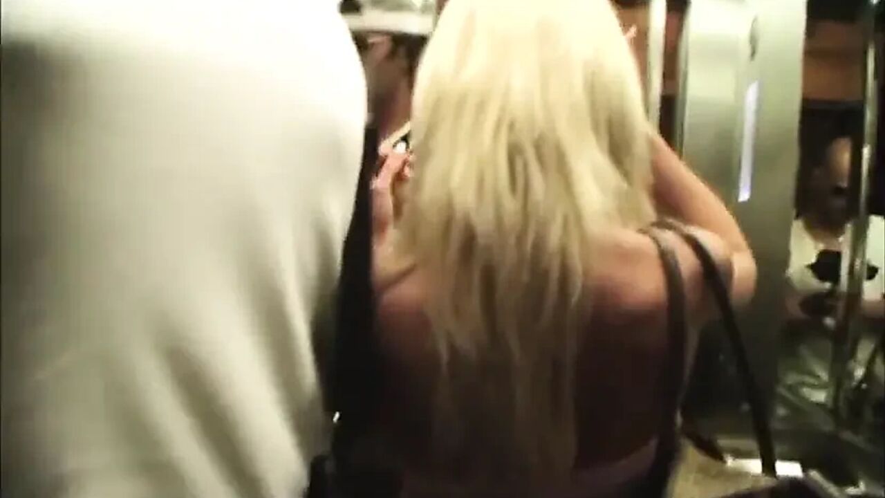 Hug cock loves in blonde loves in brunette...threesome sex