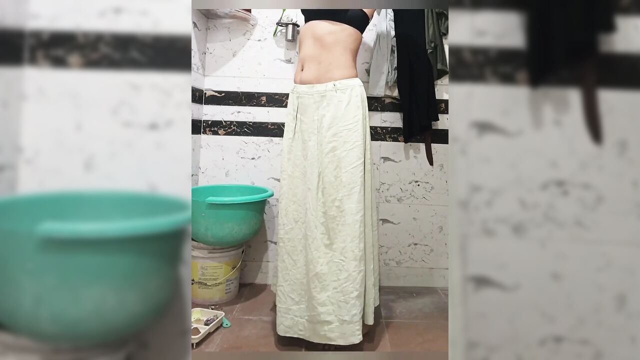 Priya Bhabi Nice Body Show