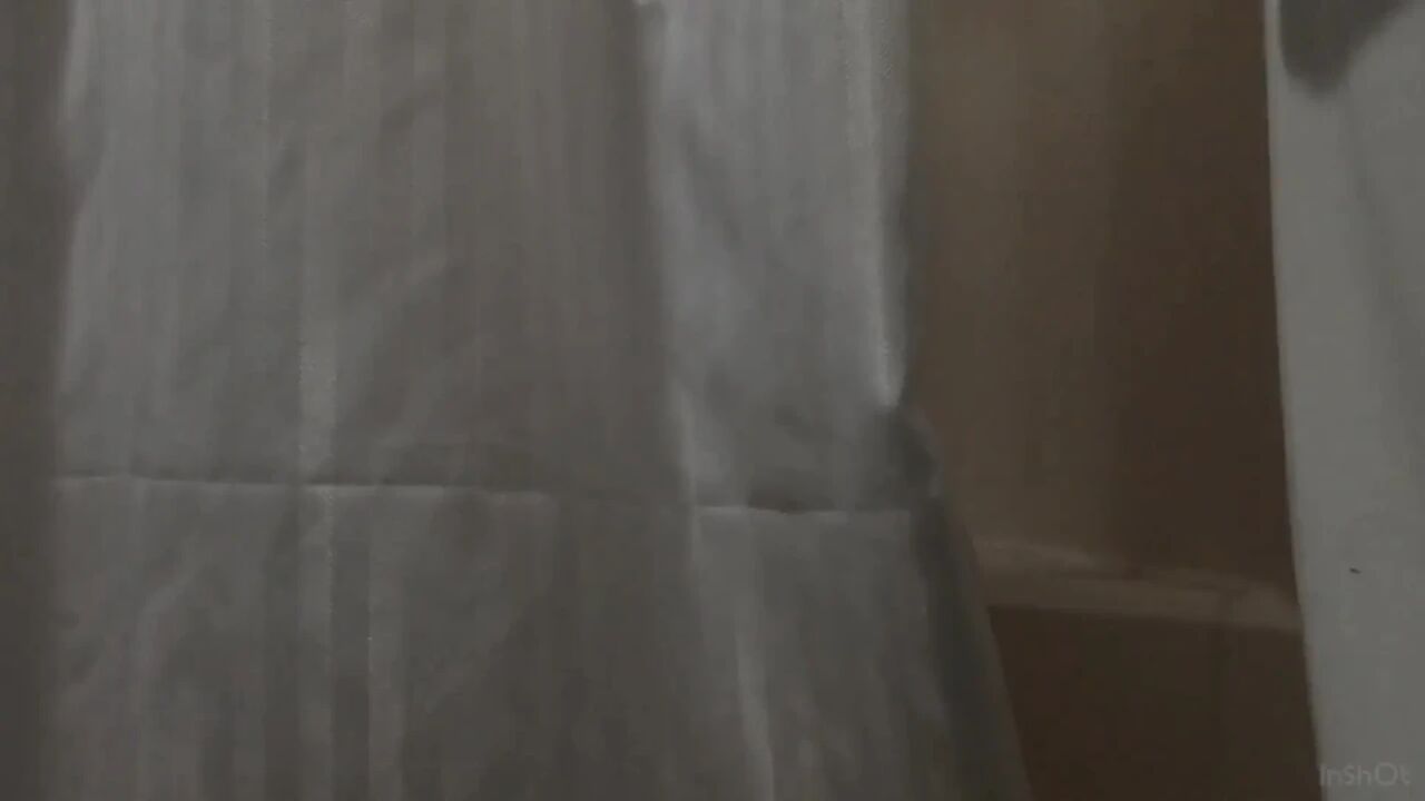 Calimlf in the shower playing with myself