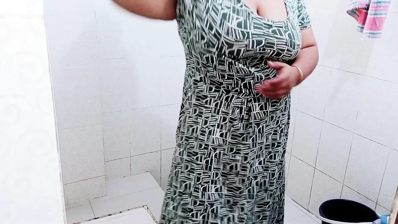 Morjenabb_I fucked my wife standing up while taking a shower. desi hot sex xxx videos