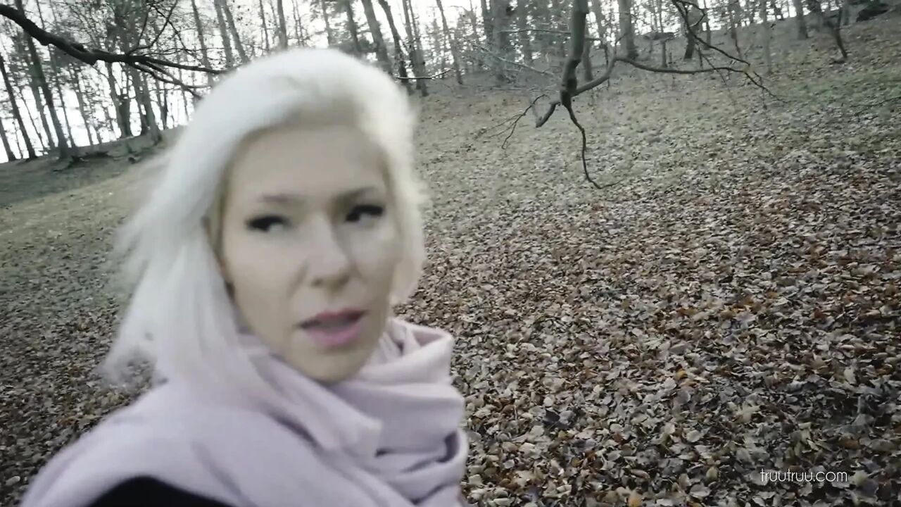 Risky Public Fuck on the Walk with Random Guy From Tinder