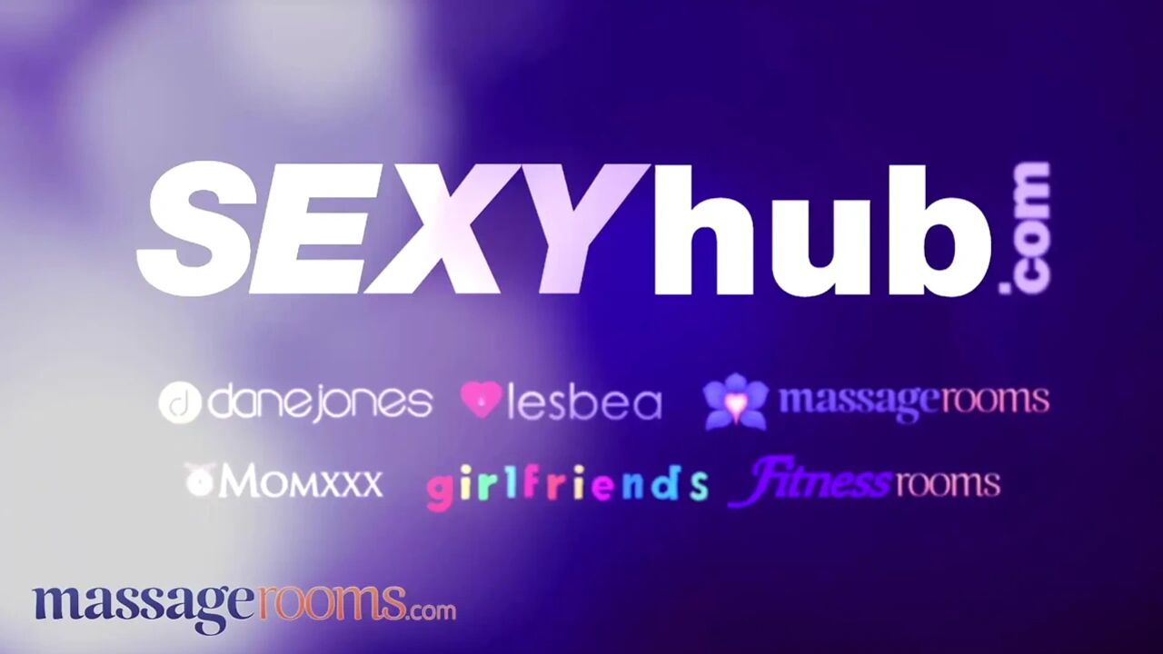 Orgasm as she rubs her pussy on girl's face - Massage Rooms