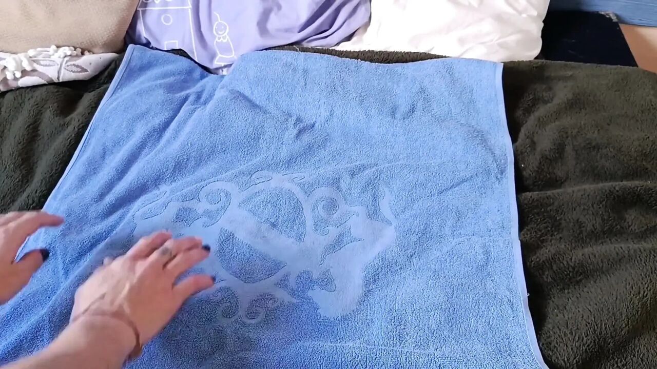 Solo Masturbation and a Wet End